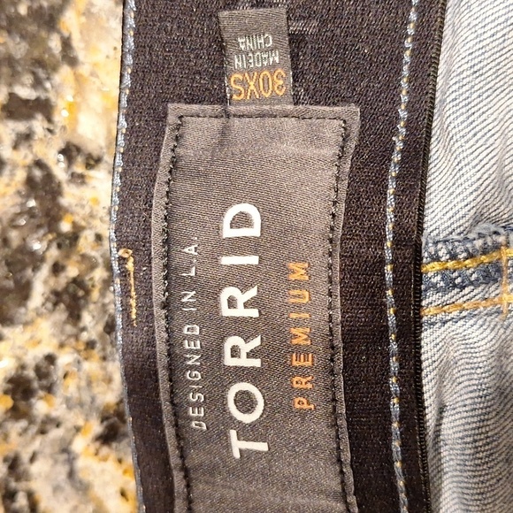 Q women's Torrid solid blue stretch dungaree capris size 30XS - Picture 4 of 7